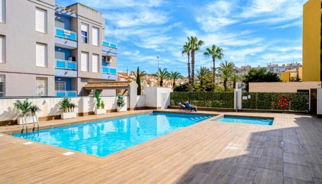 Apartment - Resale - Torrevieja - Calle María Gil Vallejos
