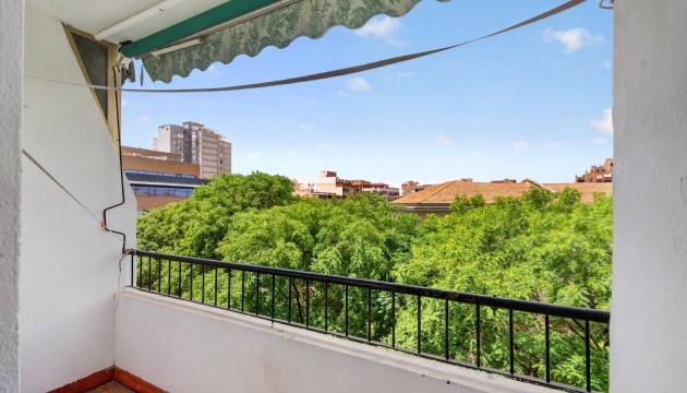 Apartment - Wiederverkauf - Alicante - Calle de los Doscientos