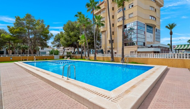Apartment - Wiederverkauf - Orihuela Costa - Punta Prima