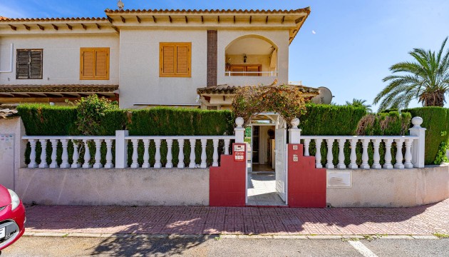 Apartment - Wiederverkauf - Orihuela Costa - Punta Prima