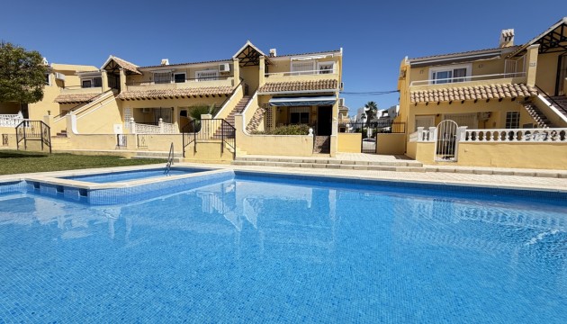 Apartment - Wiederverkauf - Orihuela Costa - Villamartín