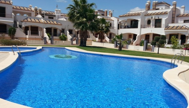 Apartment - Wiederverkauf - Orihuela Costa - Villamartín