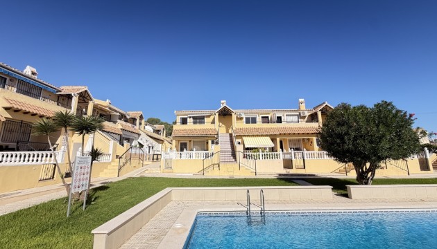 Apartment - Wiederverkauf - Orihuela Costa - Villamartín