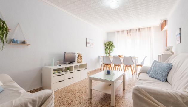 Apartment - Wiederverkauf - Torrevieja - El Acequión - Los Náufragos