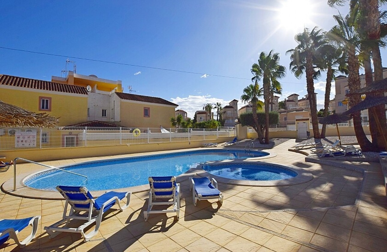 Begagnad - Bungalow - Orihuela Costa - Villamartín