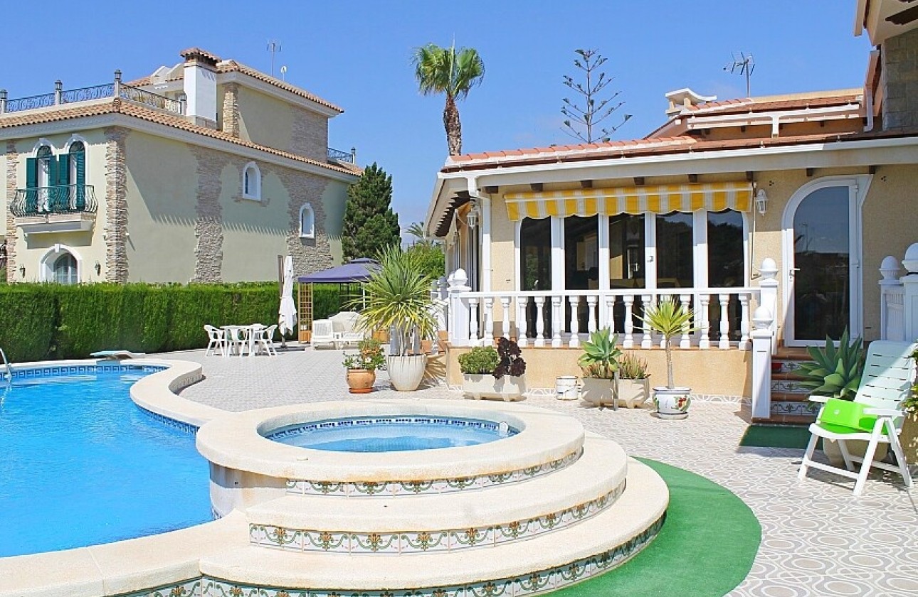 Begagnad - Fristående Villa - Orihuela Costa - Cabo Roig