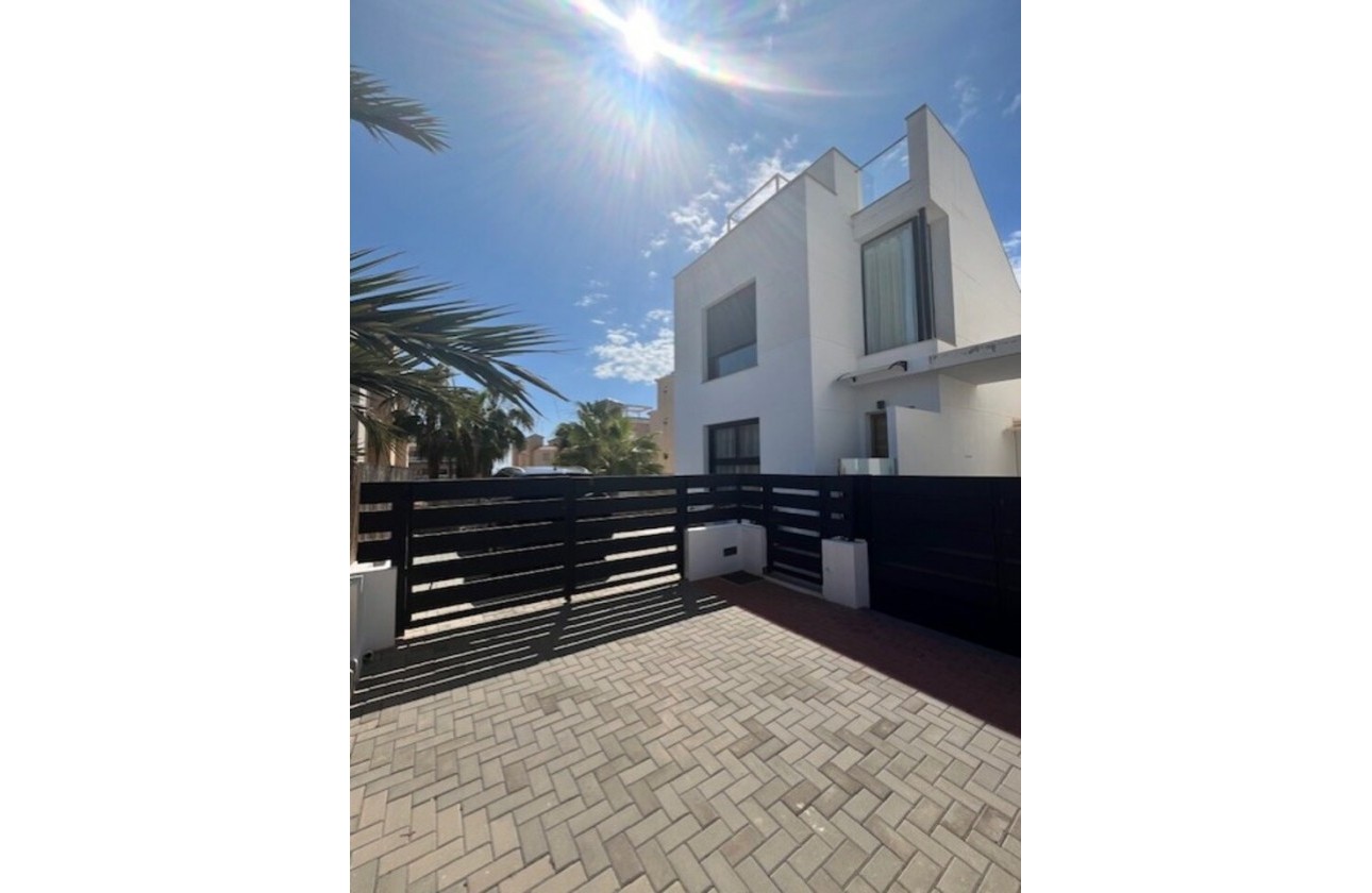 Begagnad - Fristående Villa - Orihuela Costa - Lomas de Cabo Roig