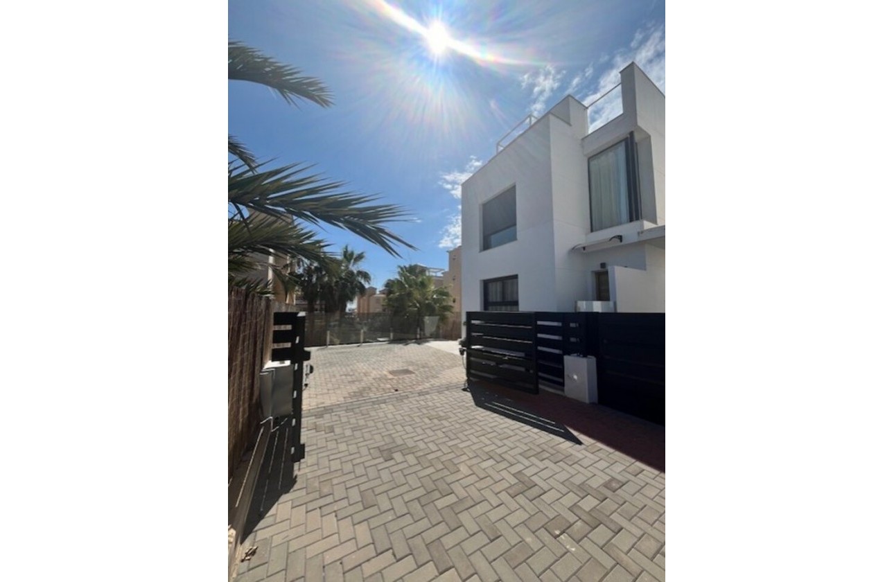 Begagnad - Fristående Villa - Orihuela Costa - Lomas de Cabo Roig