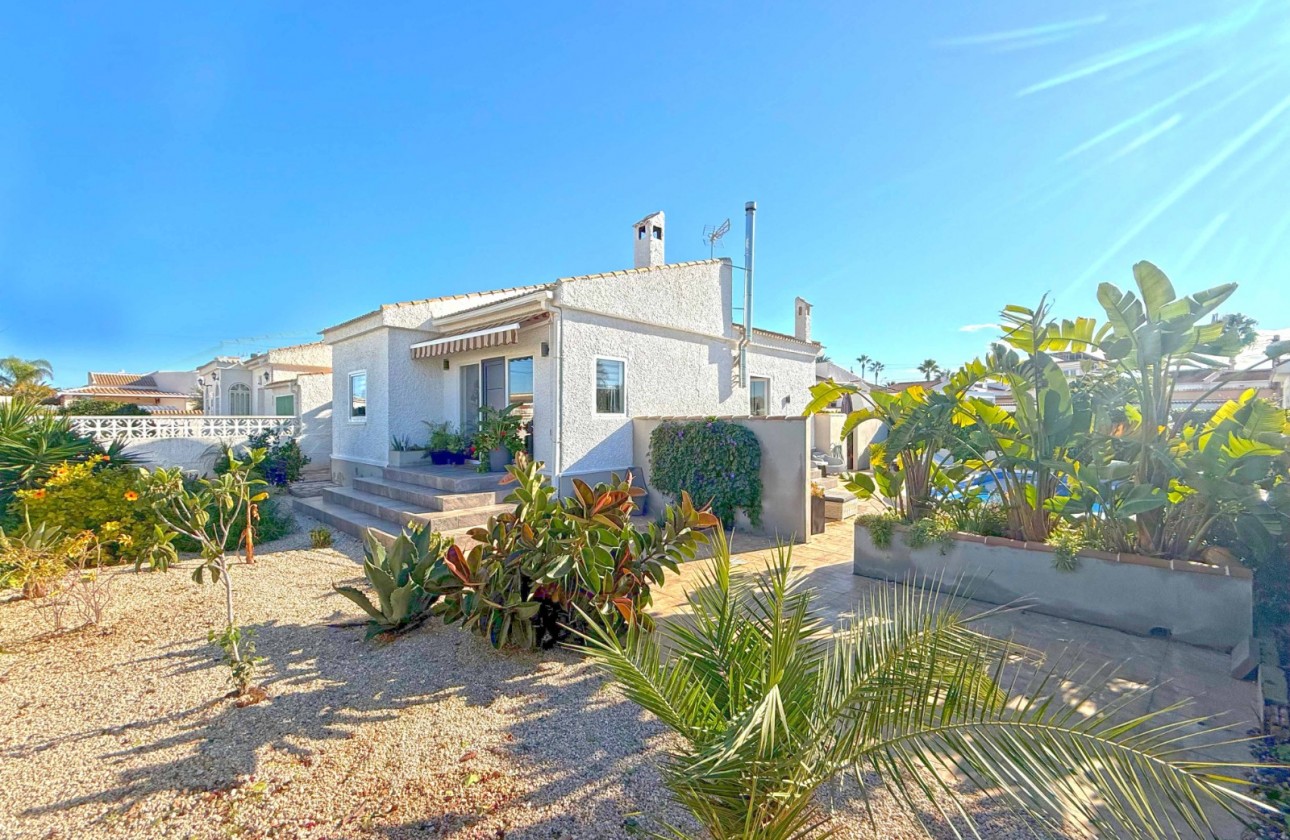 Begagnad - Fristående Villa - Torrevieja - La Siesta - El Salado -  Torreta