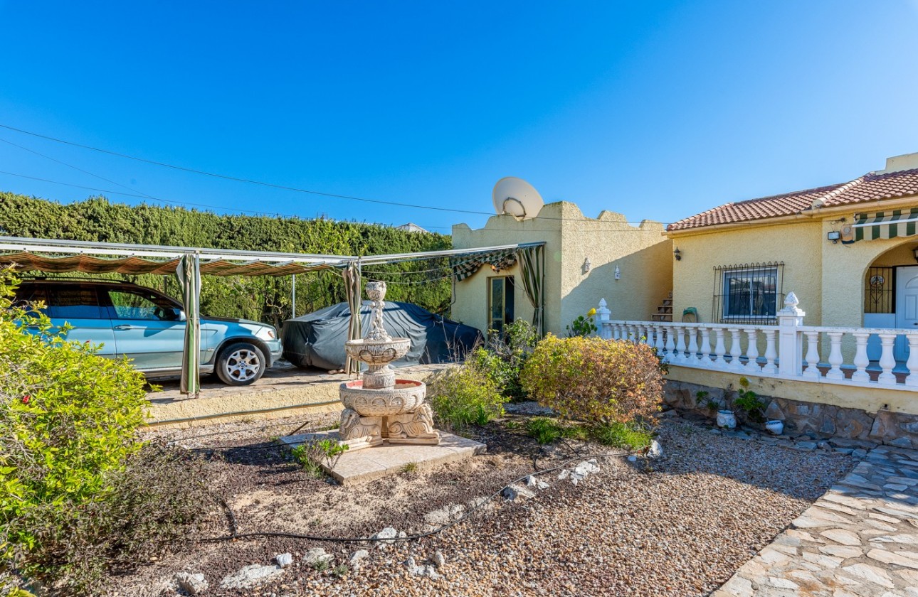 Begagnad - Fristående Villa - Torrevieja - La Siesta - El Salado -  Torreta