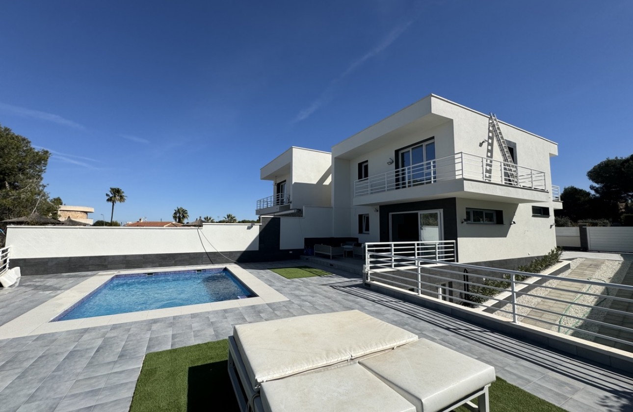 Begagnad - Fristående Villa - Torrevieja - Los Balcones - Los Altos del Edén