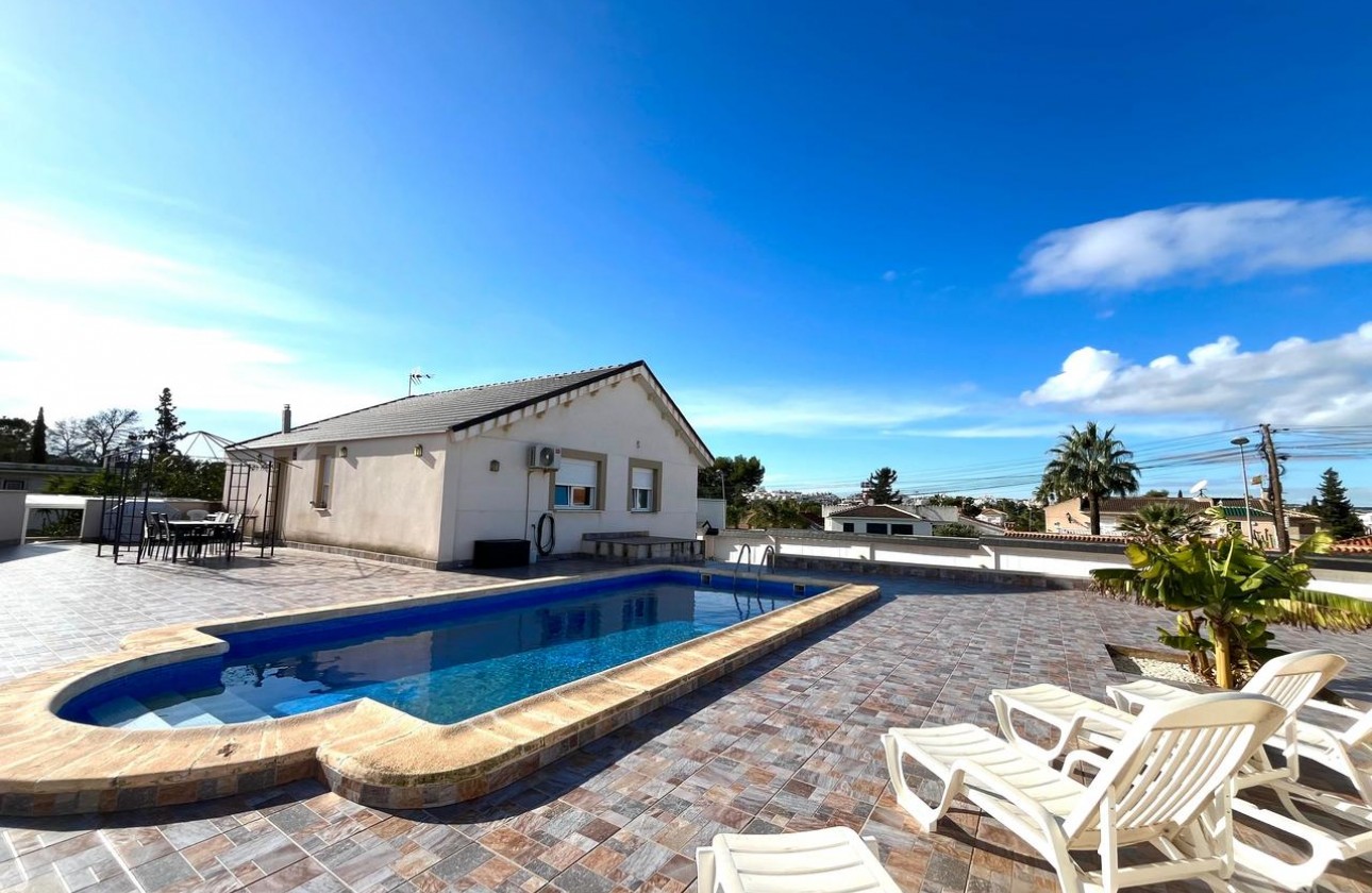 Begagnad - Fristående Villa - Torrevieja - Los Balcones - Los Altos del Edén