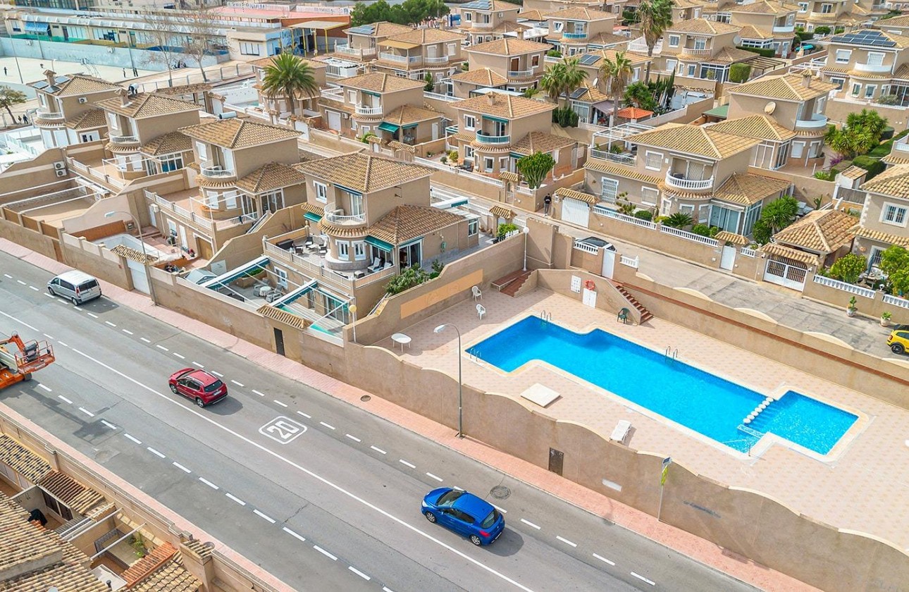 Begagnad - Fristående Villa - Torrevieja - Los Balcones - Los Altos del Edén