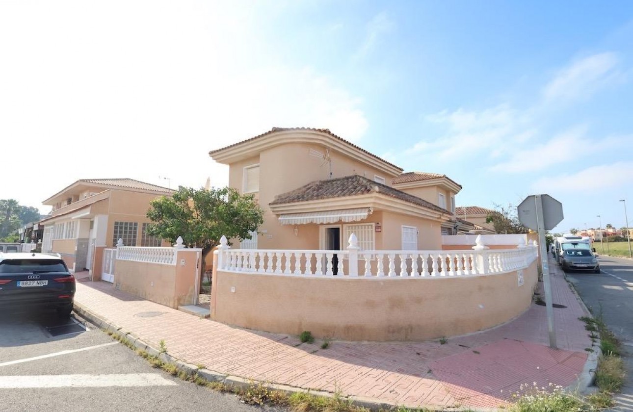 Begagnad - Fristående Villa - Torrevieja - Los Balcones - Los Altos del Edén