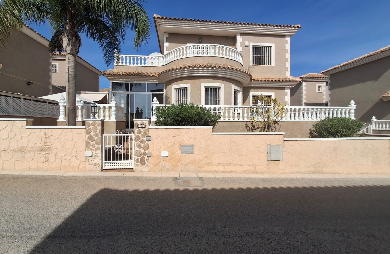 Begagnad - Fristående Villa - Torrevieja - Los Balcones