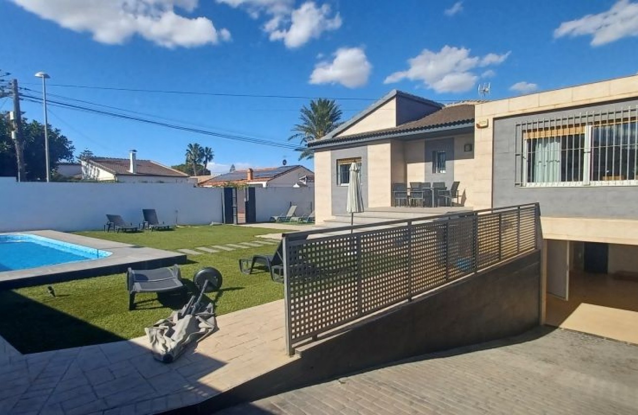 Begagnad - Fristående Villa - Torrevieja