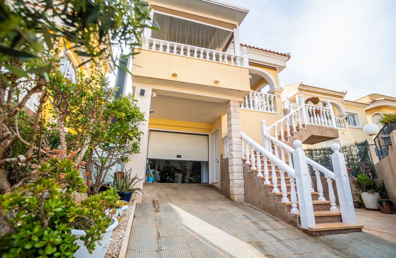 Begagnad - House - La Marina