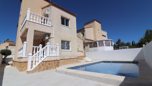 Chalet Independiente - Reventa - San Miguel de Salinas - Lake View Mansions