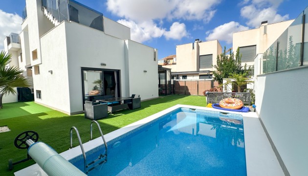 Chalet Independiente - Reventa - Torrevieja - Nueva Torrevieja - Aguas Nuevas