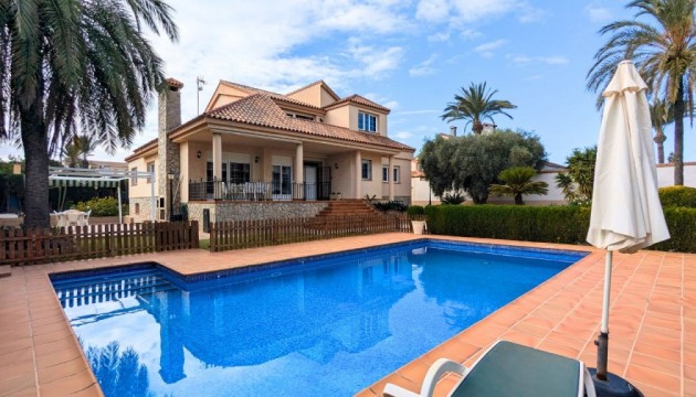 Detached Villa - Herverkoop - Mil Palmeras - Mil Palmeras