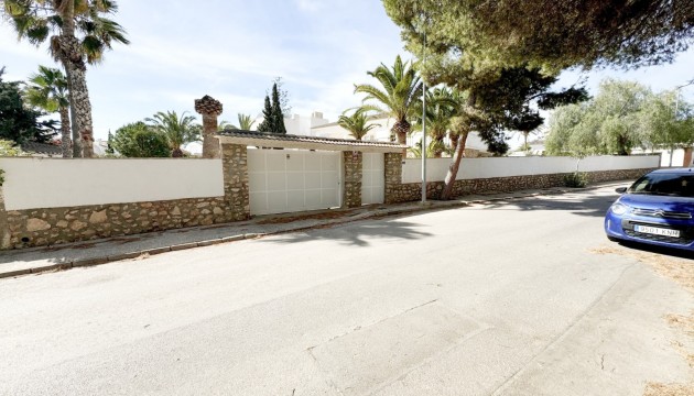 Detached Villa - Herverkoop - Orihuela Costa - La Zenia