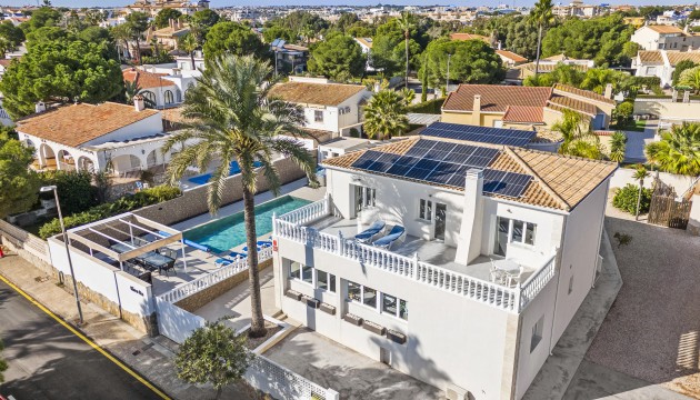 Detached Villa - Herverkoop - Orihuela Costa - La Zenia