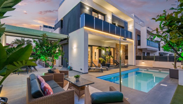 Detached Villa - Herverkoop - Orihuela Costa - Lomas de Campoamor