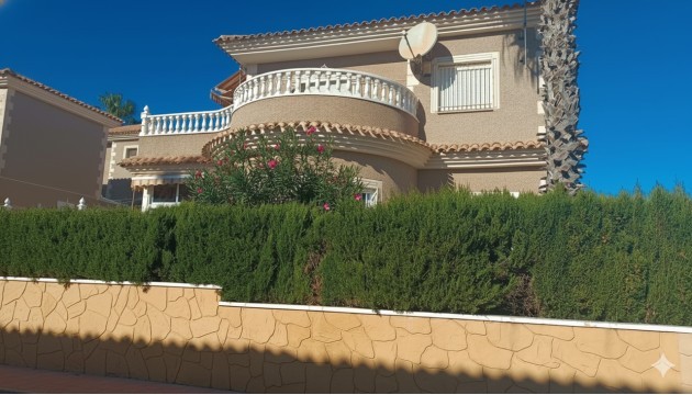 Detached Villa - Herverkoop - Orihuela Costa - Los Altos