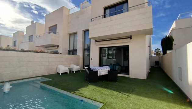 Detached Villa - Herverkoop - Orihuela Costa - Los Dolses