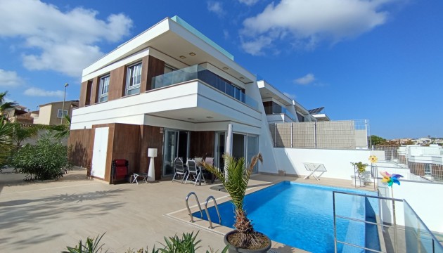 Detached Villa - Herverkoop - Orihuela Costa - Los Dolses