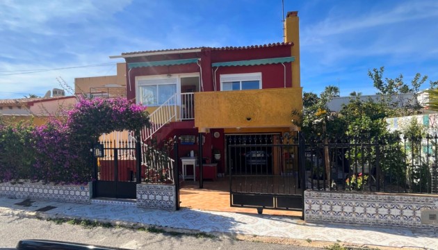 Detached Villa - Herverkoop - Orihuela Costa - Punta Prima