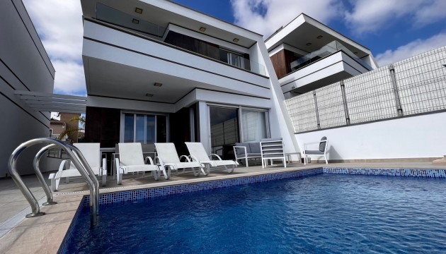 Detached Villa - Herverkoop - Orihuela Costa - Villamartín