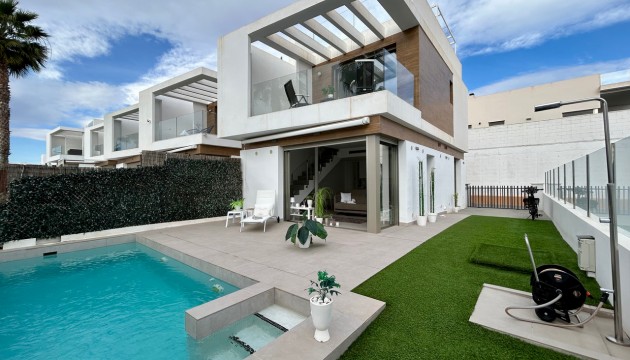 Detached Villa - Herverkoop - Orihuela Costa - Villamartín