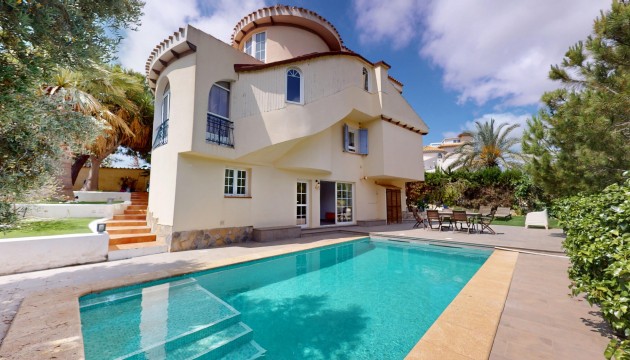 Detached Villa - Herverkoop - Orihuela Costa - Villamartín