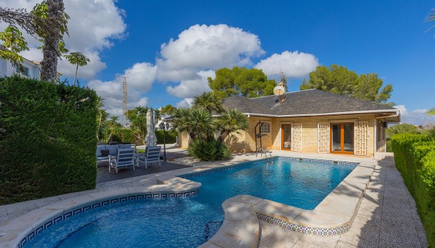 Detached Villa - Herverkoop - Orihuela Costa - Villamartín