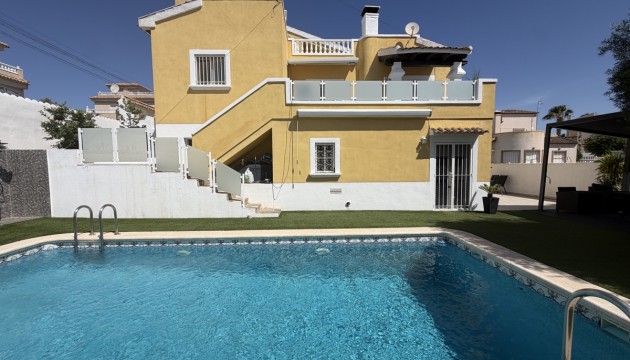 Detached Villa - Herverkoop - Orihuela Costa - Villamartín