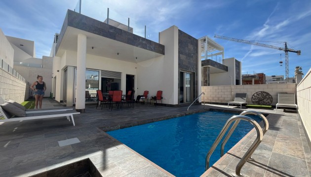 Detached Villa - Herverkoop - Orihuela Costa - Villamartín