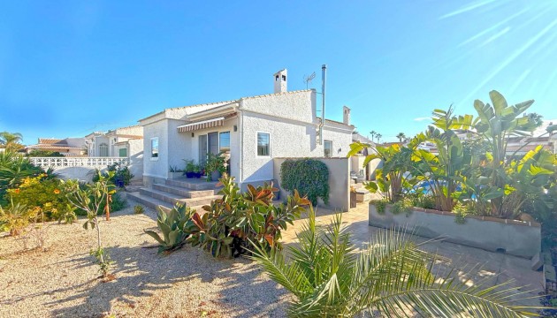 Detached Villa - Herverkoop - Torrevieja - La Siesta - El Salado -  Torreta