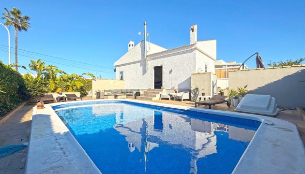 Detached Villa - Herverkoop - Torrevieja - La Siesta - El Salado -  Torreta