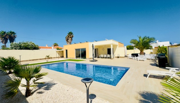 Detached Villa - Herverkoop - Torrevieja - La Siesta - El Salado -  Torreta
