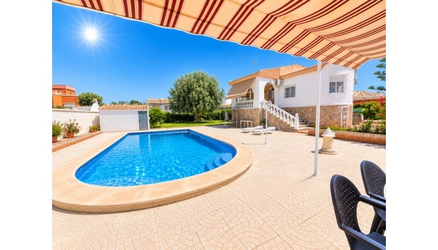 Detached Villa - Herverkoop - Torrevieja - La Siesta - El Salado -  Torreta
