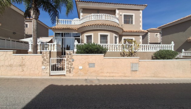 Detached Villa - Herverkoop - Torrevieja - Los Balcones