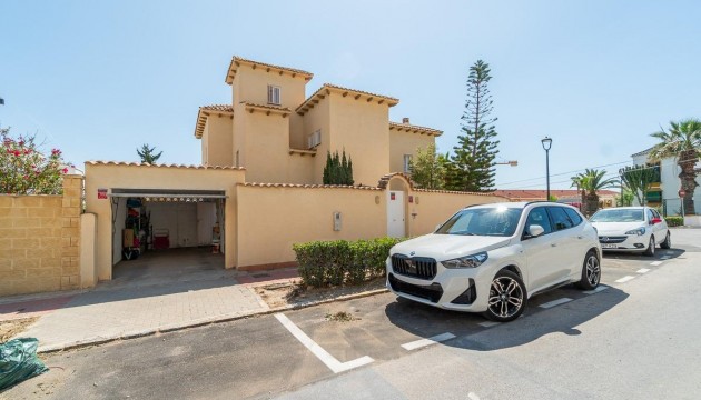 Detached Villa - Herverkoop - Torrevieja - Torrelamata - La Mata