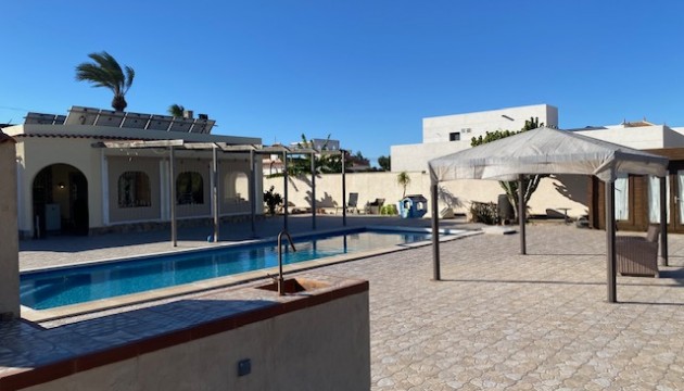 Detached Villa - Herverkoop - Torrevieja - Torreta Florida