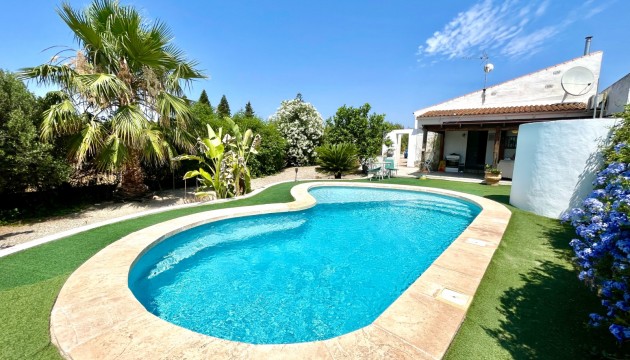 Detached Villa - Odsprzedaż - Daya Nueva - Daya Nueva