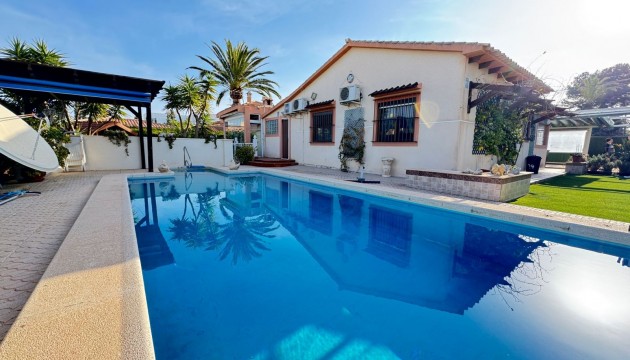 Detached Villa - Odsprzedaż - Orihuela Costa - Cabo Roig