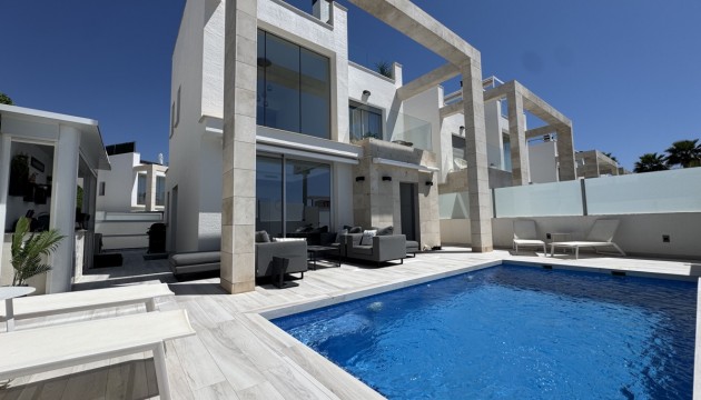 Detached Villa - Odsprzedaż - Orihuela Costa - Lomas de Cabo Roig