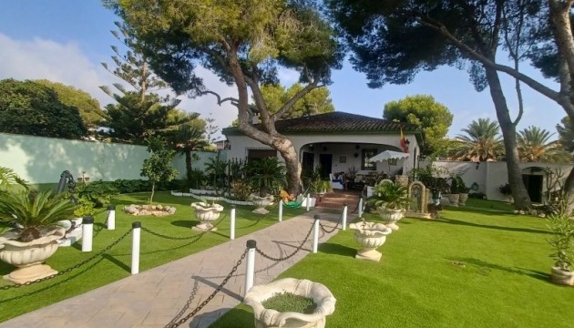 Detached Villa - Odsprzedaż - Orihuela Costa - Orihuela Costa