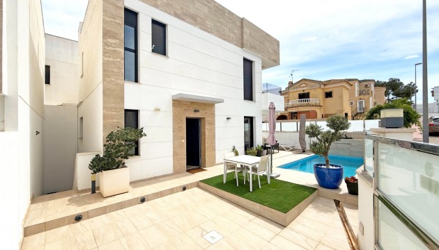Detached Villa - Odsprzedaż - Orihuela Costa - Villamartín
