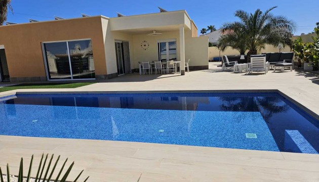 Detached Villa - Odsprzedaż - Torrevieja - Torrevieja